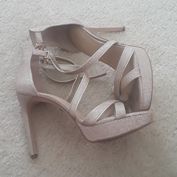 Gold formal heels - Picture 3 of 4